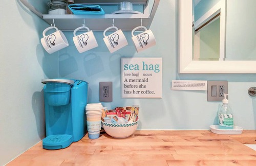 Nags Head Apartment | Nags Head Retreat- Walk to beach and sound, bikes and beach chairs included!