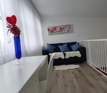 Schoenefeld Apartment | Nahe Airport BER Schönefeld Maisonettewohnung