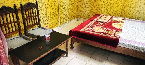 Mandi Hotel | Naina Guest House