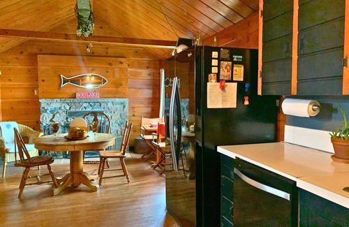 Phillips Cabin | Nana and Boppy's at the Lake, 4 Beds, Beautiful Sunsets