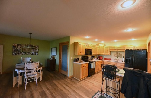 Hiawassee Cabin | Nana B’s beautiful mountain retreat. Pet friendly! Only 3 miles to Lake Chatuge!