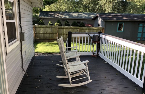 Asheville House | Nana's Cottage 3 miles from downtown, pet friendly