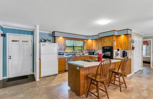 Jasper House | Nana's Lakehouse: 3 BR, 3 BA in Jasper, Sleeps 10