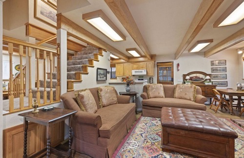 Long Barn Cabin | Nana’s Cozy Cottage in Long Barn – Gated Mountain Retreat