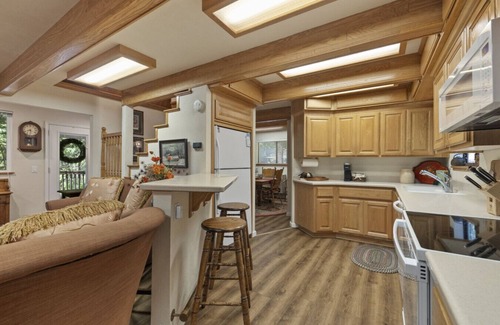 Long Barn Cabin | Nana’s Cozy Cottage in Long Barn – Gated Mountain Retreat