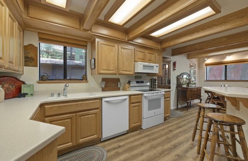 Long Barn Cabin | Nana’s Cozy Cottage in Long Barn – Gated Mountain Retreat