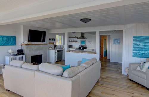 Oceanside House | Nancy's Lookout - located in the heart of Oceanside, dog friendly