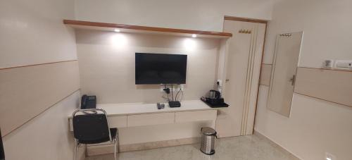 Madipakkam Hotel | Nandhavanam A Business Class Residency