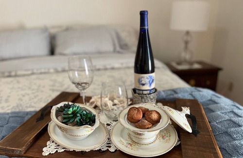 Jonesboro Bed & Breakfast | Nanny's Place -In Heart of Wine Trail/Hiking.
