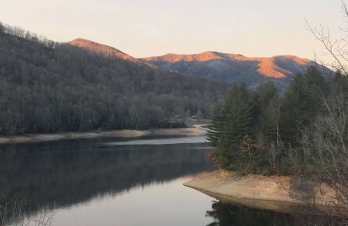 Topton House | Nantahala Getaway-Lakefront -mountain views. Firepit,Generator, wifi - STARLINK