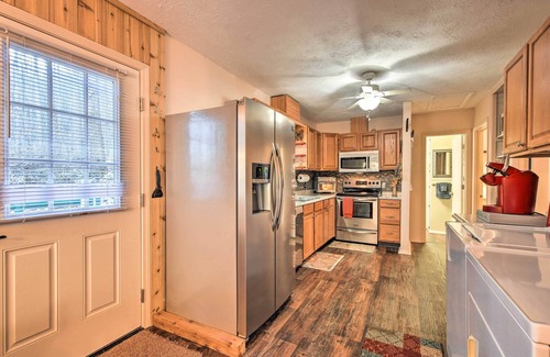 Lake Nantahala Cabin | Nantahala Mountain Cabin w/Deck ~ 1 Mi to Hiking!