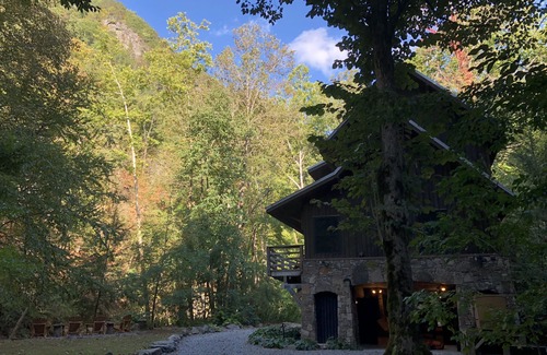 Topton Cabin | Nantahala Riverfront Cabin near NOC and Bryson City