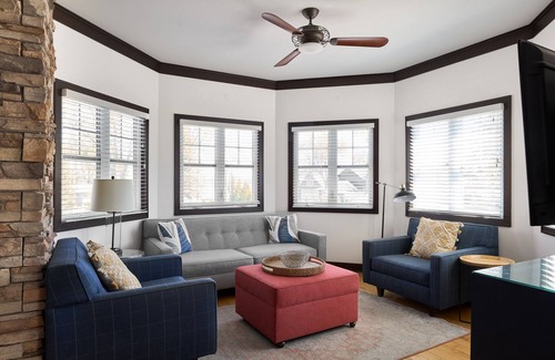 Holland House | "Nantucket 1 Bedroom" Luxury Townhome, Pool, Hot Tub, Golf Membership, Near Lake and Beaches