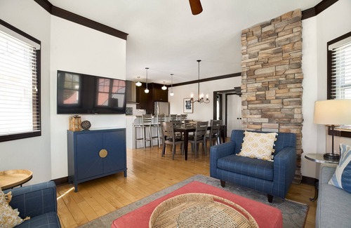 Holland House | "Nantucket 1 Bedroom" Luxury Townhome, Pool, Hot Tub, Golf Membership, Near Lake and Beaches