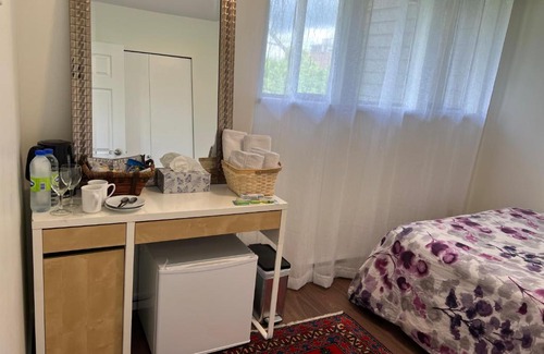 Central Lonsdale Bed & Breakfast | Naomi Home A cozy private room