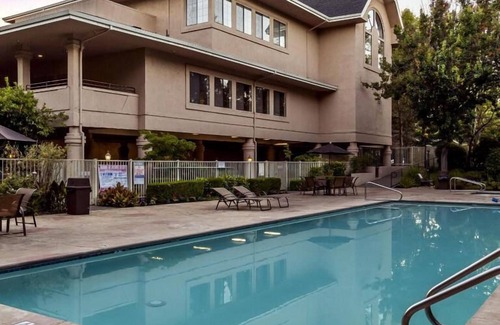 Napa Apartment | Napa Valley Retreat! Outdoor Swimming Pool, Free Parking!