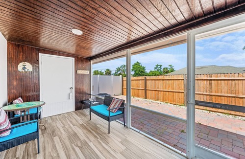 Naples Park Apartment | Naples Coastal Paradise Getaway By Vanderbilt Beach, Mercado and Whole Foods