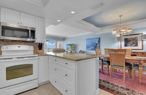 Moorings Condo | Naples Continental Club 710 - Beachfront Moorings Condo!
