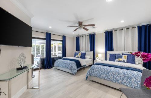 East Naples House | Naples Gem Near Beach Heated Pool & BBQ