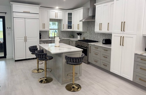 Rural Estates House | Naples Hidden Gem, pet friendly, king beds