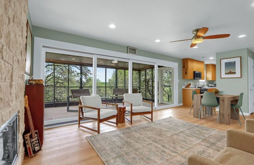 Canyon Lake House | Napping Fox Cottage I Hot tub, EV charger, Stars