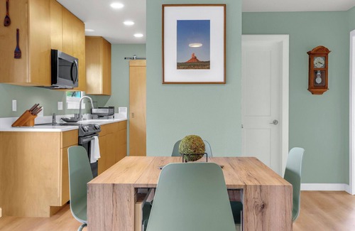 Canyon Lake House | Napping Fox Cottage I Hot tub, EV charger, Stars