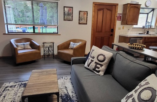 Springville Cabin | Nara Lodge - Modern 3br/2ba w/game room, pool table and WiFi.