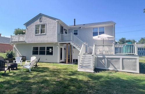Bonnet Shores House | Narragansett Beach Escape - spacious and newly updated, short drive to beach!