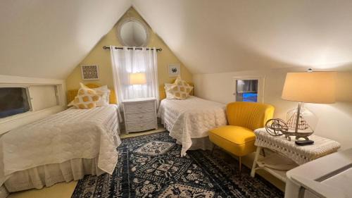 Oak Bluffs Bed & Breakfast | Narragansett House