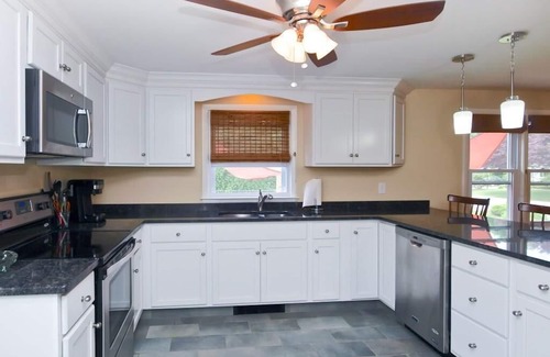 Narragansett Pier House | Narragansett Pier Immaculate, peaceful 5 bedroom cottage 1 mile to beach!