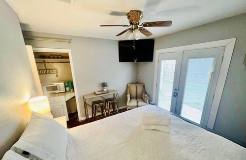 Beaumont Apartment | Narrow Path Hideaway