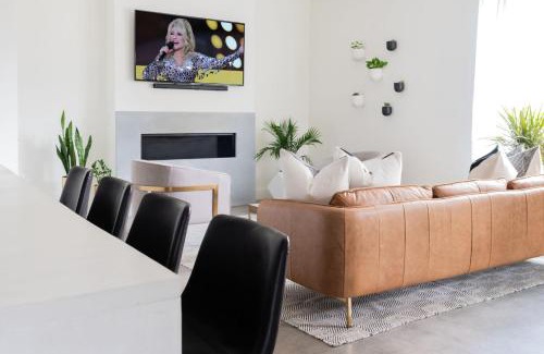 Edgehill House | Nash Chic Near DT Rooftop Luxe Comfort