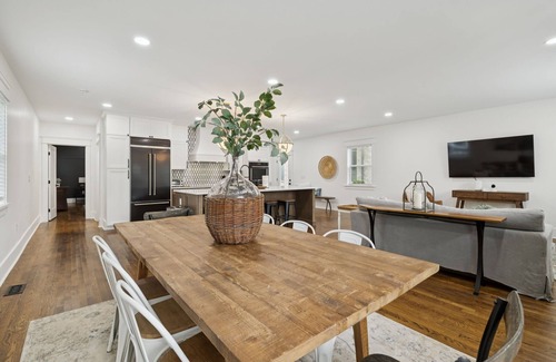 Salemtown House | Nash Urban Oasis w/Rooftop & Modern Amenities!