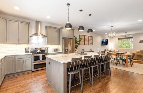 Historic Waverly Cottage | Nashville Comfort-mins to Broadway-12th S District