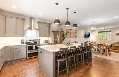 Historic Waverly House | Nashville Comfort-Sleeps 10-3 Mins to 12 South