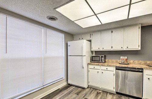 Nashville-Davidson Condo | Nashville Condo w/ Shared Pool: 12 Mi to Dtwn