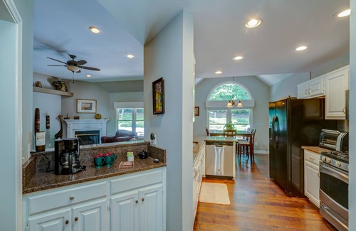 Nashville House | Nashville Corporate Rental: quick access to BNA, Priest Lake and Attractions!