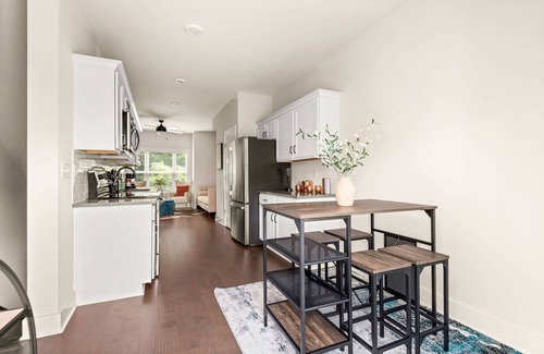 Nashville Condo | Nashville Getaway ~ Super Clean and Quiet ~ Garage Parking ~ Near Airport ~ Easy Access to Downtown