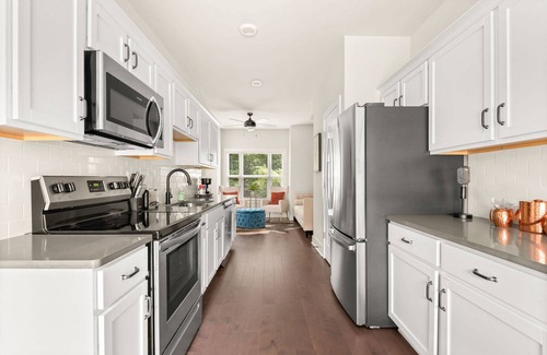 Nashville Condo | Nashville Getaway ~ Super Clean and Quiet ~ Garage Parking ~ Near Airport ~ Easy Access to Downtown
