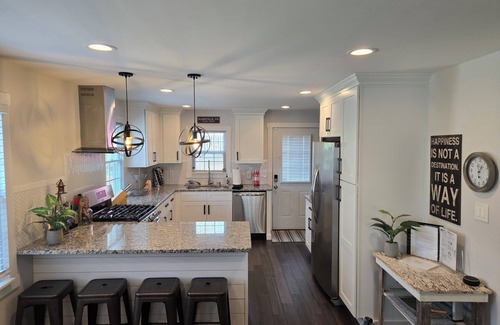 Inglewood House | NASHVILLE RETREAT! 8 BEDS, 12 PPL, 4 Rooms, 2.5Bath, GAMES, FIREPIT, YARD, GRILL
