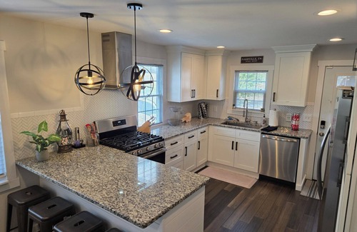 Inglewood House | NASHVILLE RETREAT! 8 BEDS, 12 PPL, 4 Rooms, 2.5Bath, GAMES, FIREPIT, YARD, GRILL