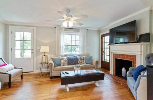 Bluefields House | Nashville's Cumberland Cottage With Hot Tub