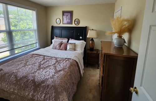 Antioch House | Nashville's Glory Land Bash of Music City. 6 miles from Nashville airport.