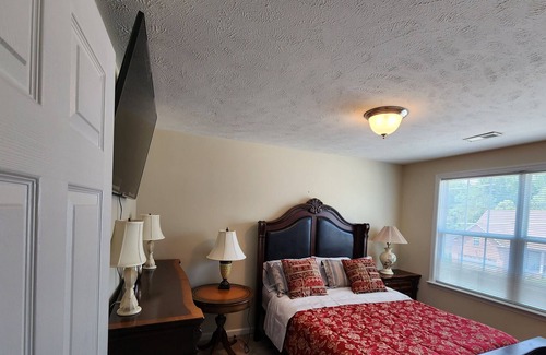 Antioch House | Nashville's Glory Land Bash of Music City. 6 miles from Nashville airport.