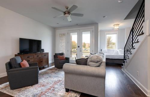 South Nashville House | Nashville Superstar Ultra Luxury Minutes to Downtown