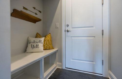 South Nashville House | Nashville Superstar Ultra Luxury Minutes to Downtown