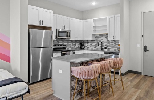 South Nashville Apartment | Nashville Vibes & Free Parking! 2BR, Sleeps 6!