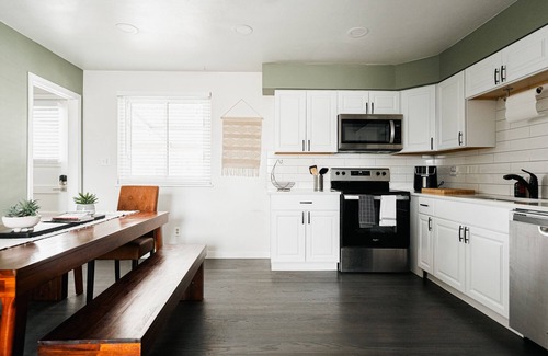 Lamar Heights Area House | National Park House Near Downtown + Mountains, 5 beds, Hot Tub + Gym