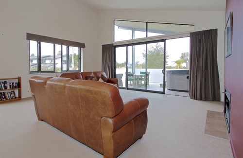 National Park Village Cottage | National Treasure with Spa - National Park Home