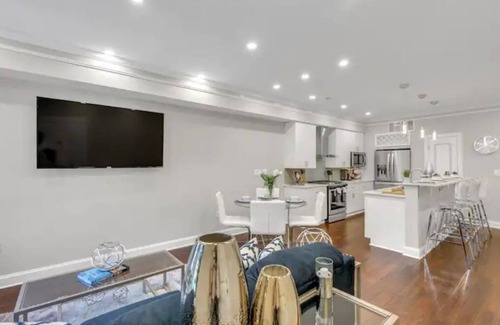 Near Northeast Bed & Breakfast | "Nations Capitol Comfort - Your Corporate Quintessential Stay"